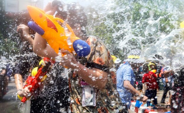 要注意！パスポート、濡らさないで！！