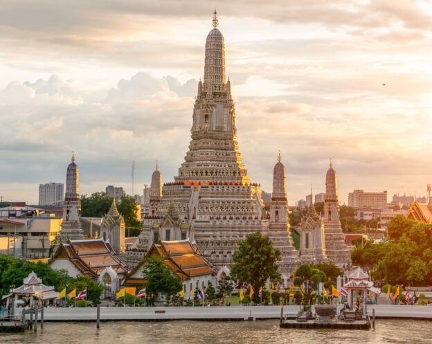 外国人旅行者数、日本がアジア首位　タイは2位